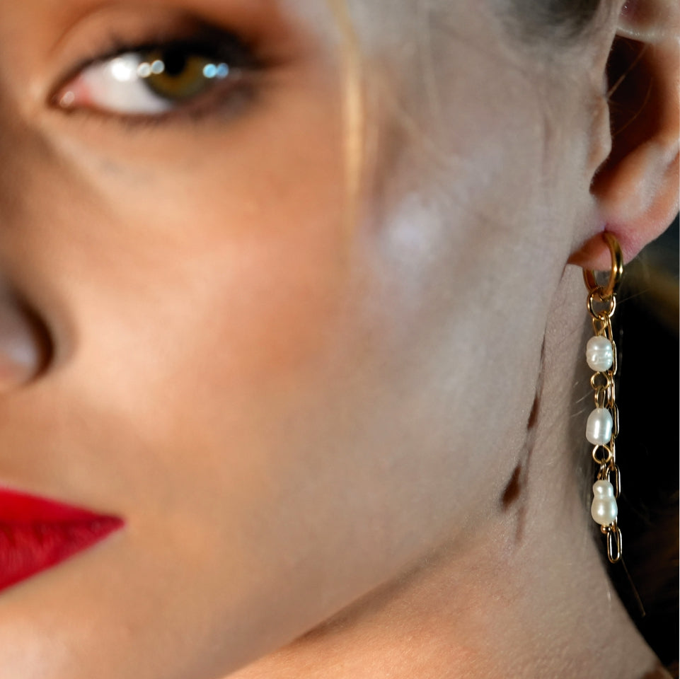 Boucles d'oreilles pendantes AILIA Duo de chaînes reliées avec perles d'eau douce