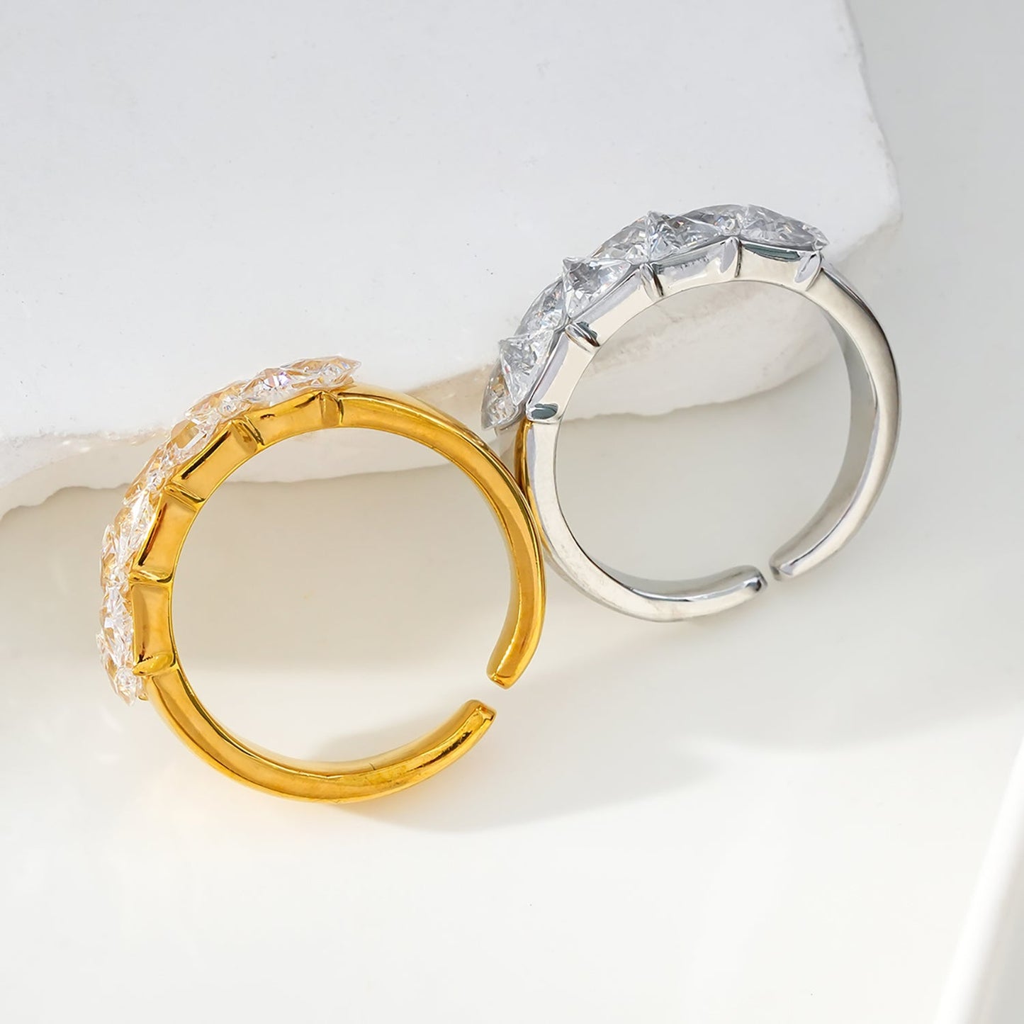 Bague rangée sertie de zircones - Style ALLY Or