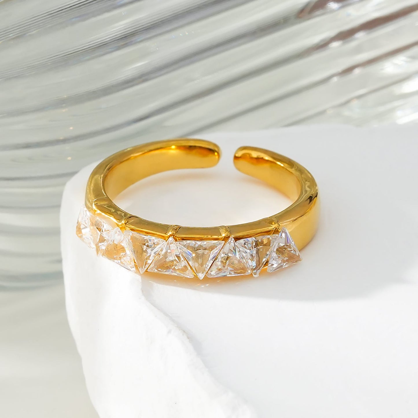 Bague rangée sertie de zircones - Style ALLY Or