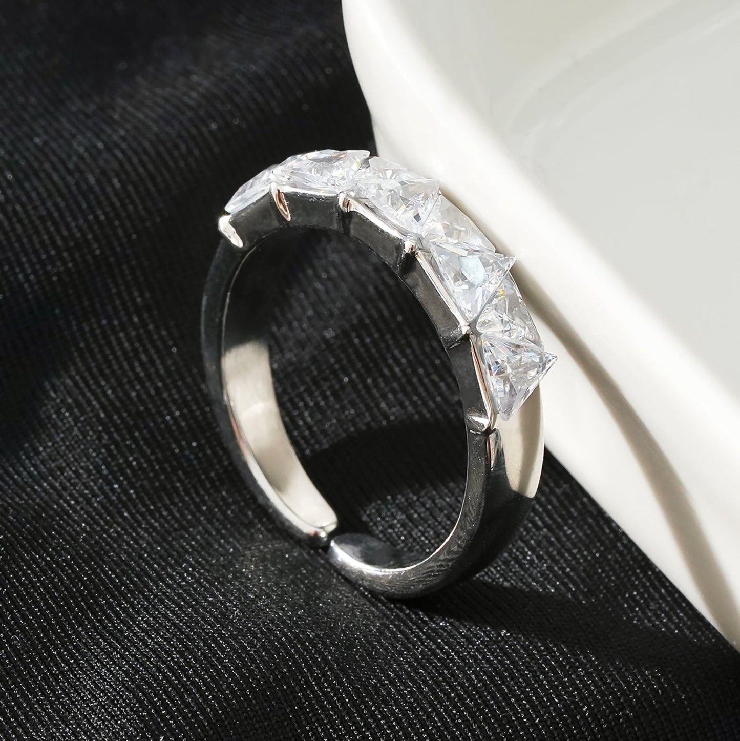 Style ALLY Or blanc (tonalité argentée) : Bague sertie de zircones cubiques