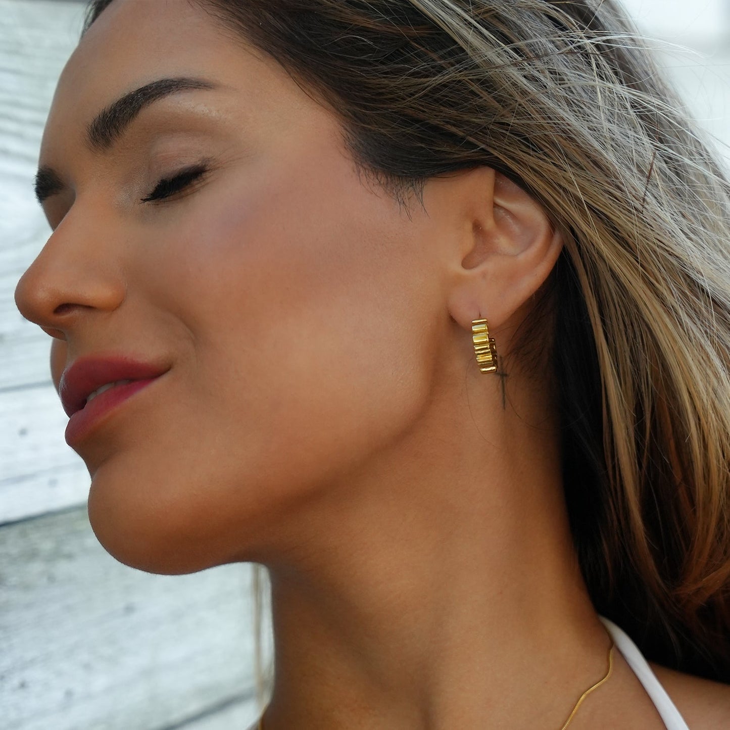 Style ALMORA : Boucles d'oreilles créoles torsadées d'inspiration rétro en or