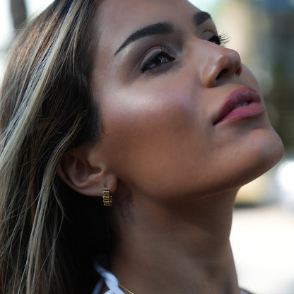 Style ALMORA : Boucles d'oreilles créoles torsadées d'inspiration rétro en or