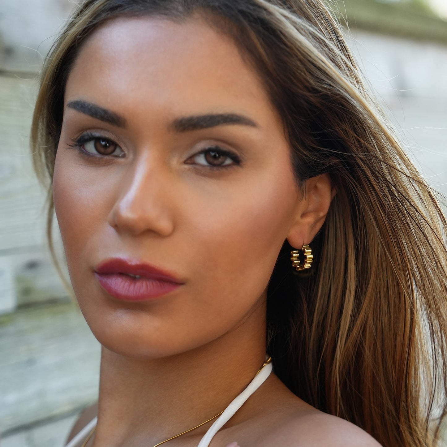 Style ALMORA : Boucles d'oreilles créoles torsadées d'inspiration rétro en or