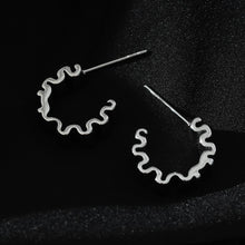 Style ALMORA: Retro-Inspired Wriggly Shaped Hoop Earrings in White Gold (Silver Toned)