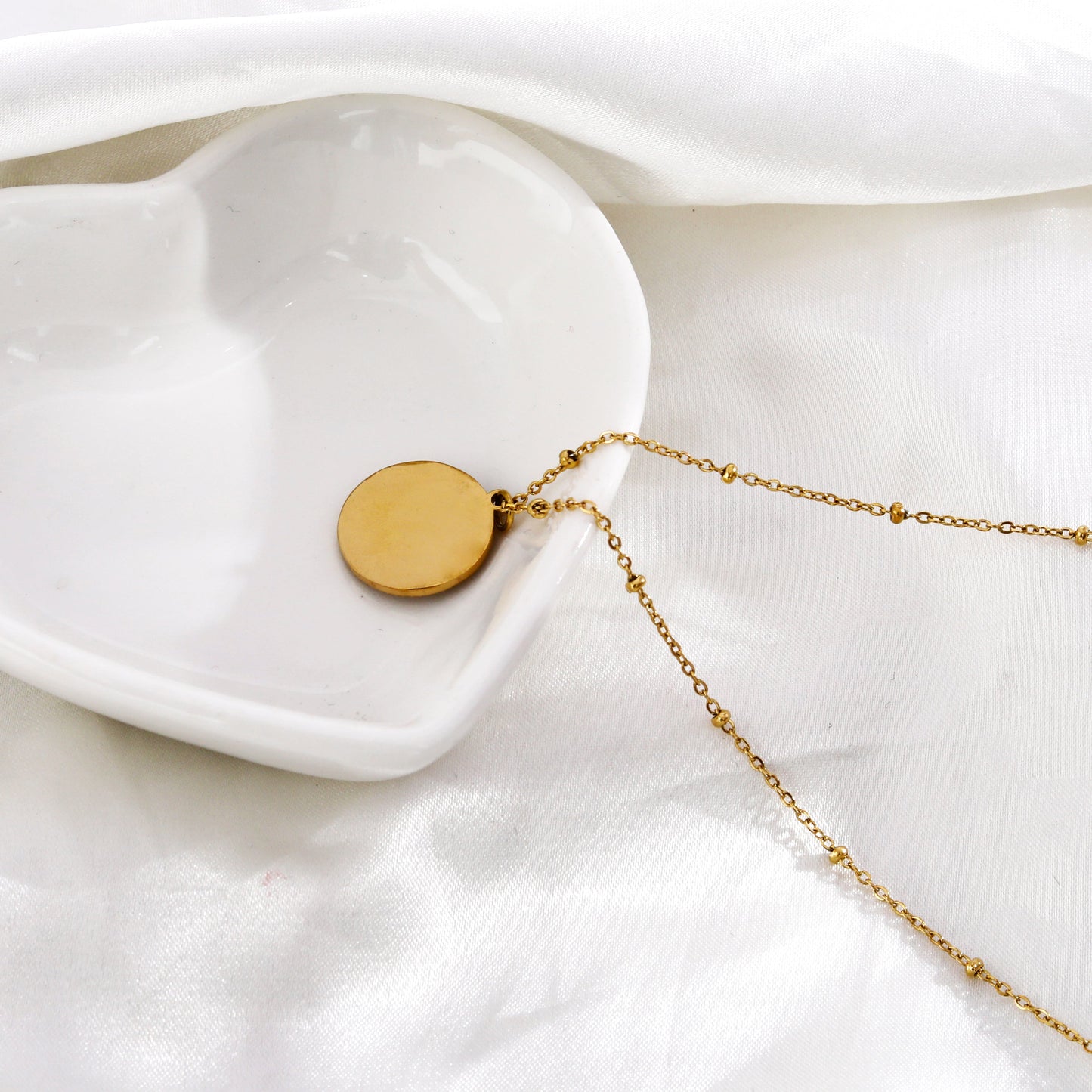 AMASA : Chaîne perlée avec pendentif étoile et lune pavée de zircone - Or