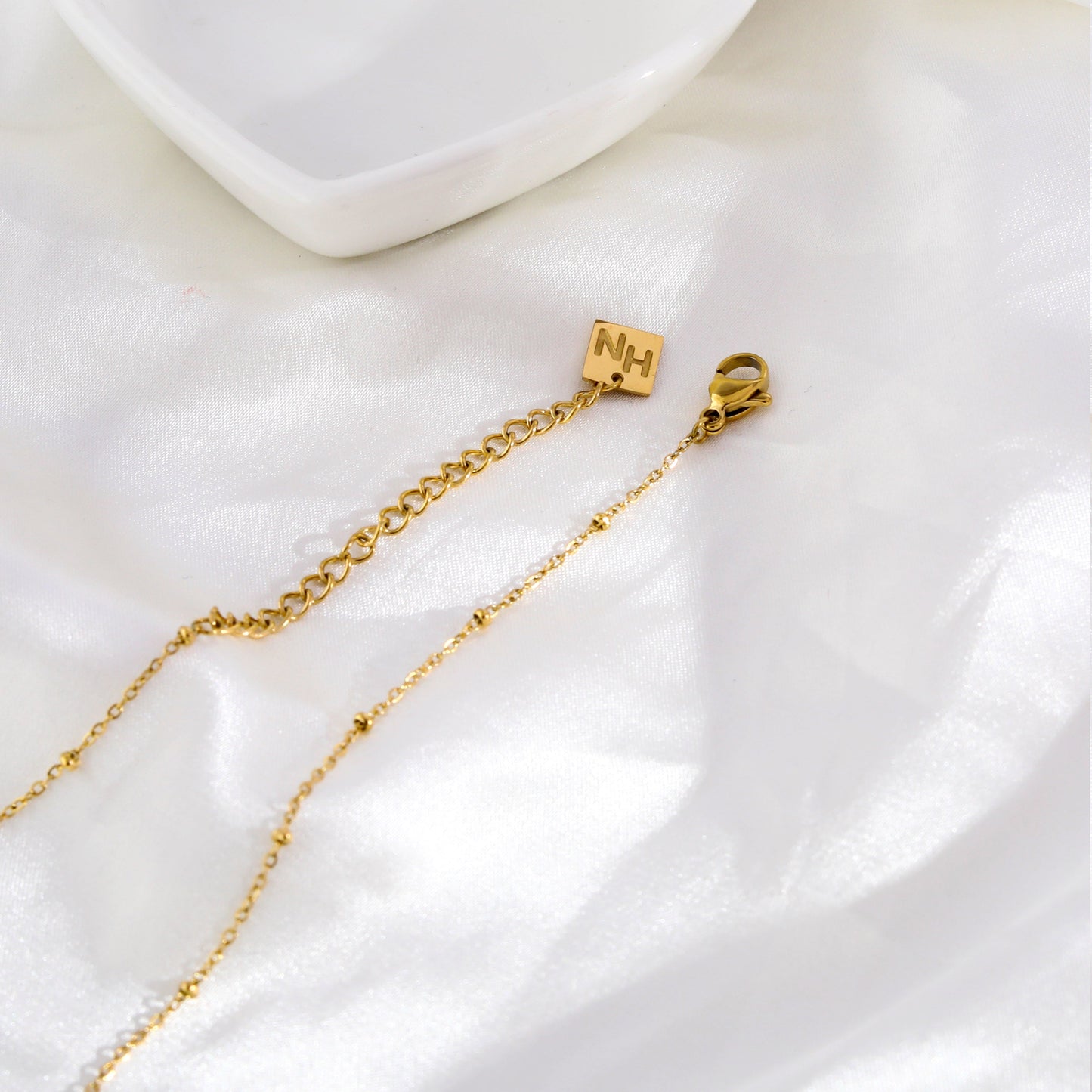AMASA : Chaîne perlée avec pendentif étoile et lune pavée de zircone - Or