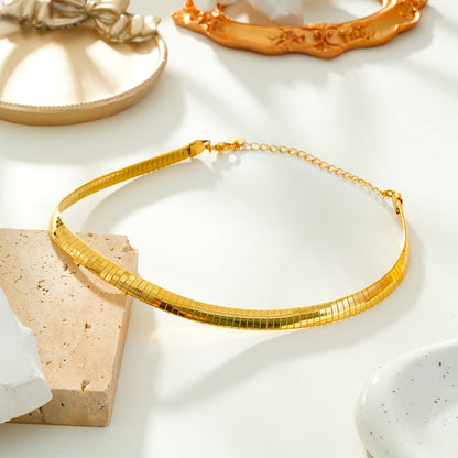 ANJILMA Gold : Collier ras du cou texturé minimaliste.