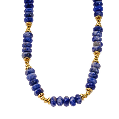 ANJA : Collier chaîne bohème moderne en sodalite et perles dorées