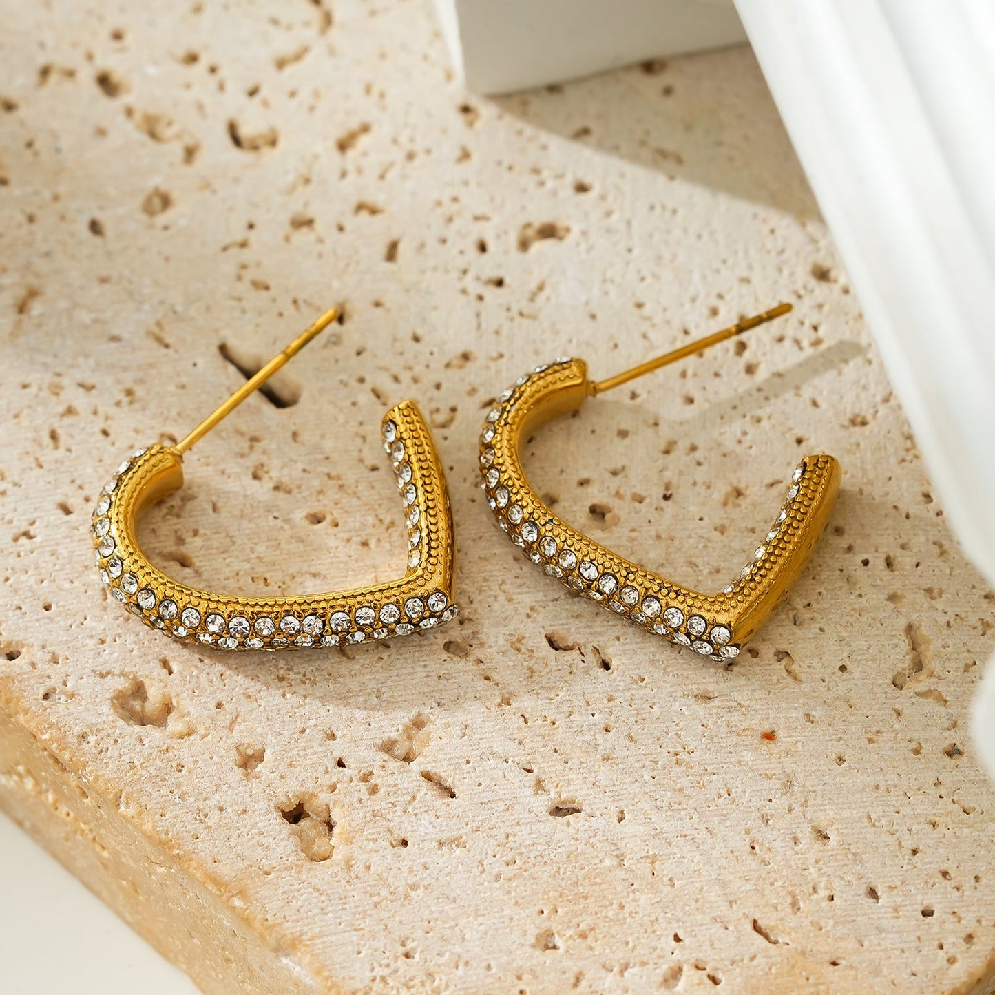 Style ANJAR Or : Créoles en forme de cœur incrustées de pierres précieuses en Zirconium