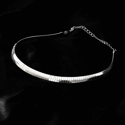 ANJILMA Argent Plaqué Or Blanc : Collier Ras du Cou Texturé Minimaliste.