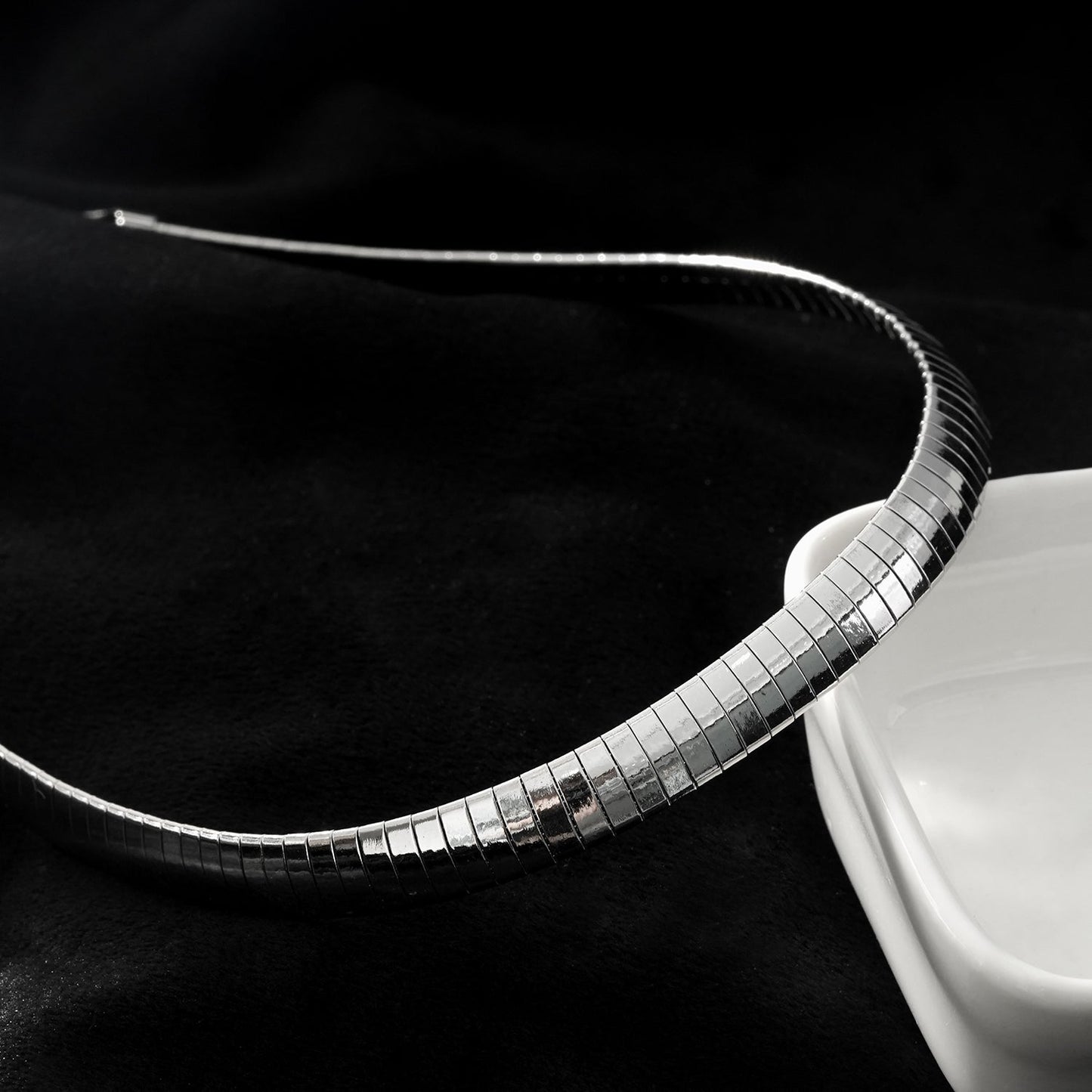 ANJILMA Argent Plaqué Or Blanc : Collier Ras du Cou Texturé Minimaliste.