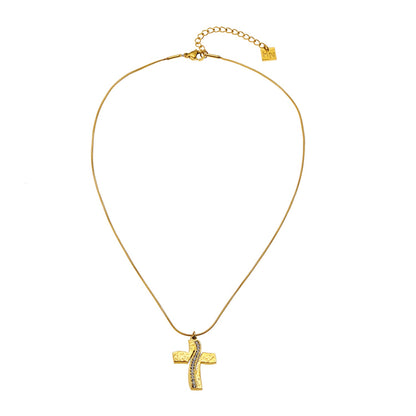 ARCASSA : Pendentif Croix Finition Martelé et Zirconium sur une Mini Chaîne Texturée Peau de Serpent.