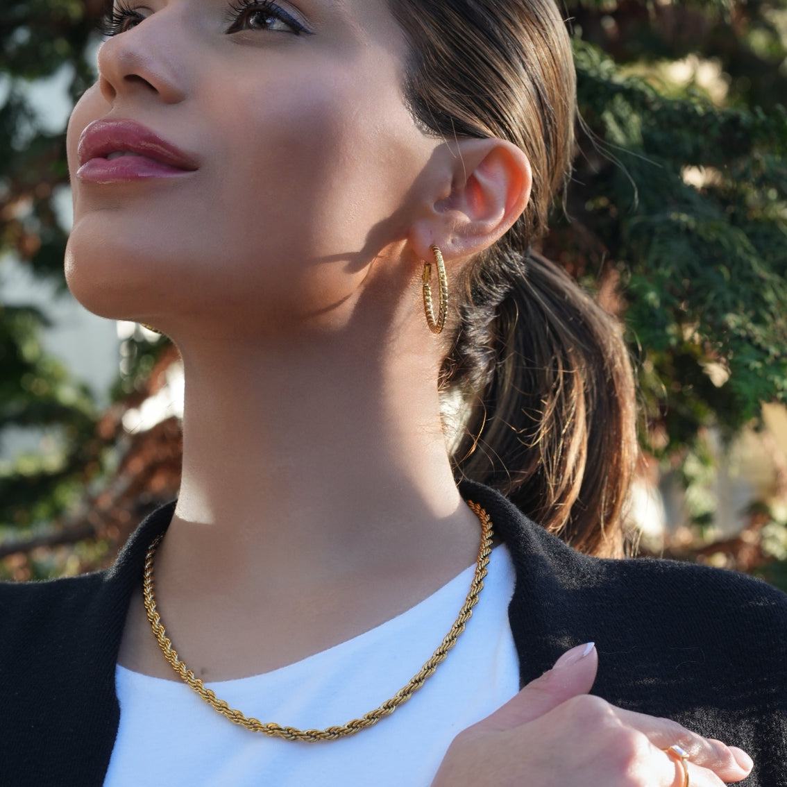 Style ETSUKO : Boucles d'oreilles créoles avec motif roseau sculpté