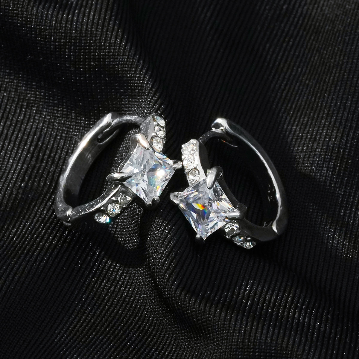 ASTORIA Or Blanc (Ton Argent) : Mini Créoles Or Incrustées de Pierres en Zirconium