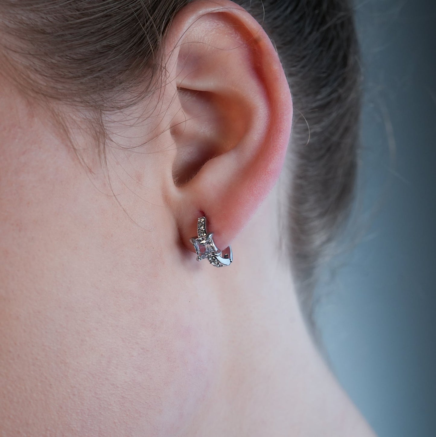ASTORIA Or Blanc (Ton Argent) : Mini Créoles Or Incrustées de Pierres en Zirconium