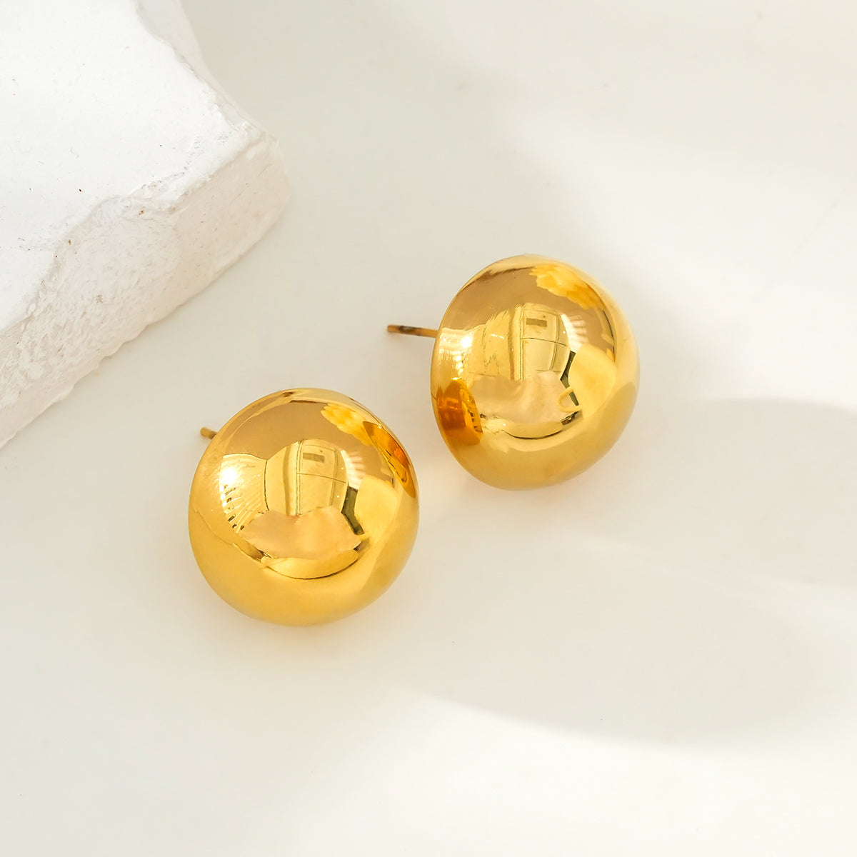 AUGUSTA Gold : Boucles d'oreilles clous sphériques contemporaines