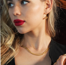 AVEZZANO Gold : Collier multirangs texturé peau de serpent - Élégance exquise