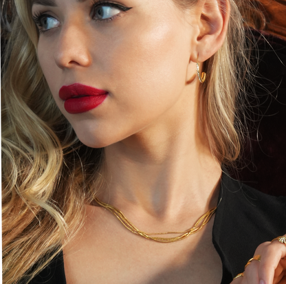 AVEZZANO Gold : Collier multirangs texturé peau de serpent - Élégance exquise