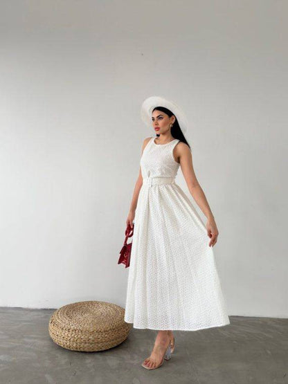 Robe longue froncée avec ceinture à la taille