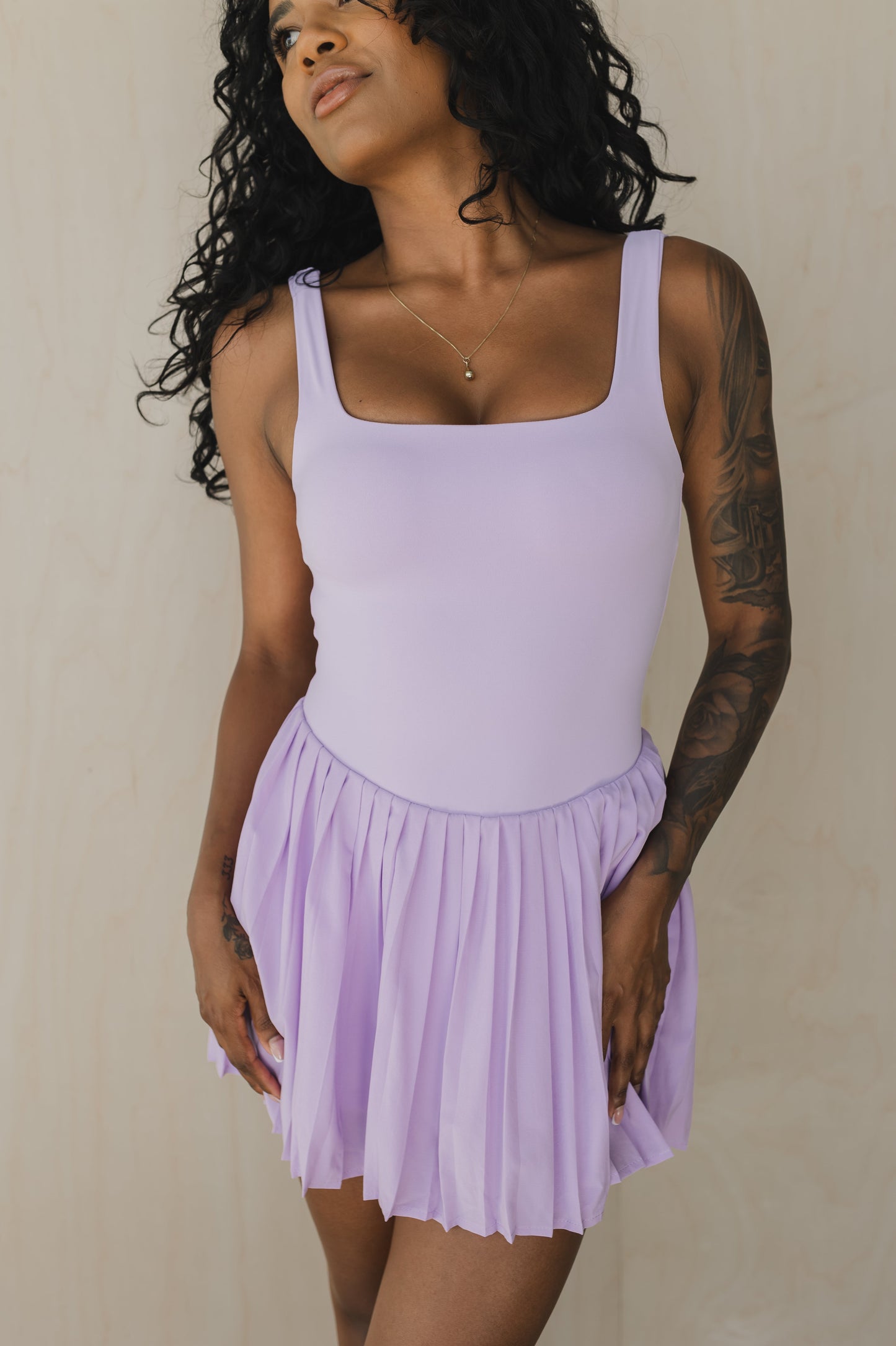 Tenue de ville et de terrain