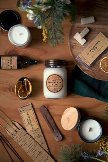 Pluie de montagne (C.-B.) : bougie de soya avec mèche en bois, 8 oz