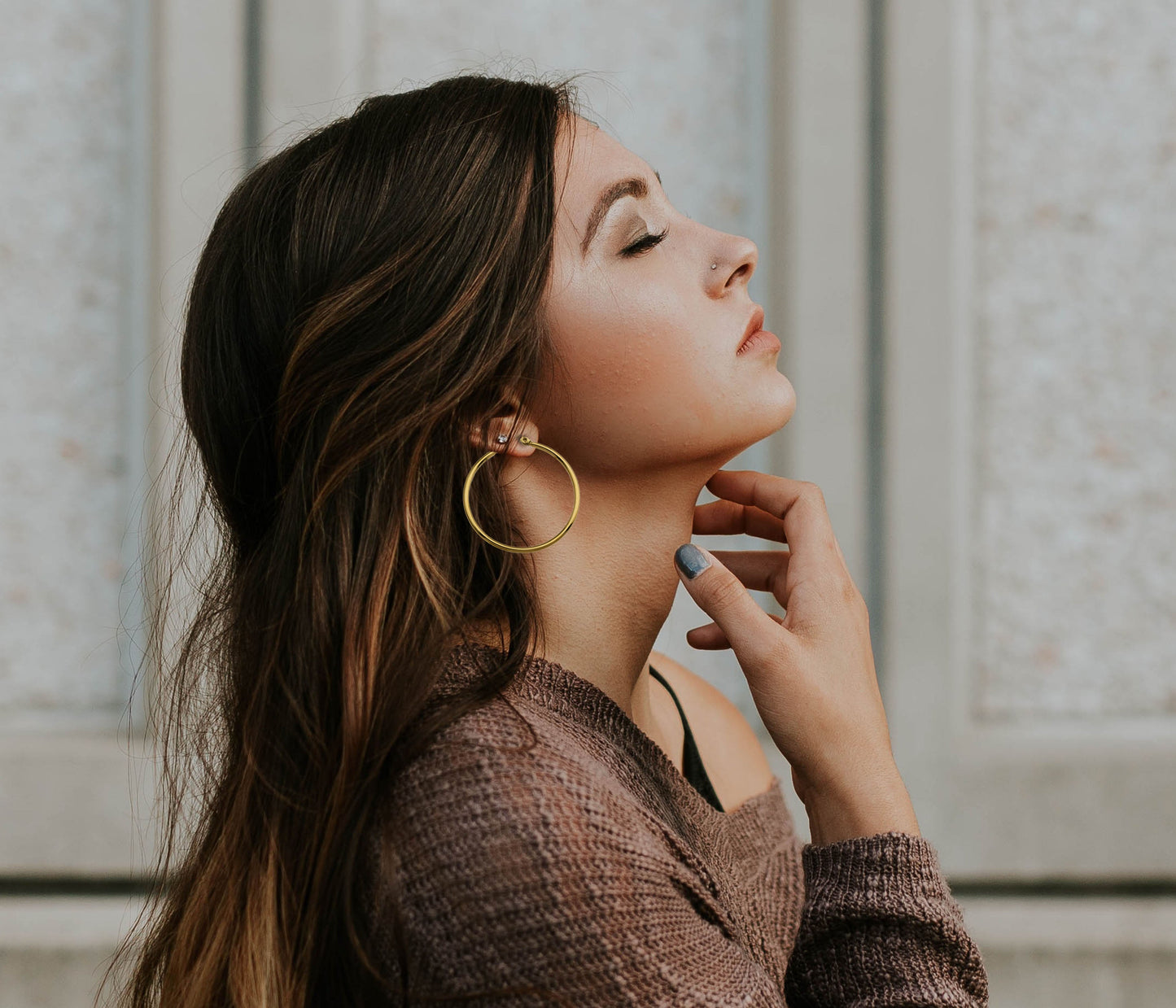 Style BIANCA Doré : Créoles Dorées Classiques Essentielles Quotidiennes. Disponibles en 7 Tailles – de 1 cm à 6 cm