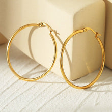 Style BIANCA Doré : Créoles Dorées Classiques Essentielles Quotidiennes. Disponibles en 7 Tailles – de 1 cm à 6 cm
