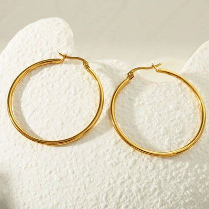 Style BIANCA Doré : Créoles Dorées Classiques Essentielles Quotidiennes. Disponibles en 7 Tailles – de 1 cm à 6 cm