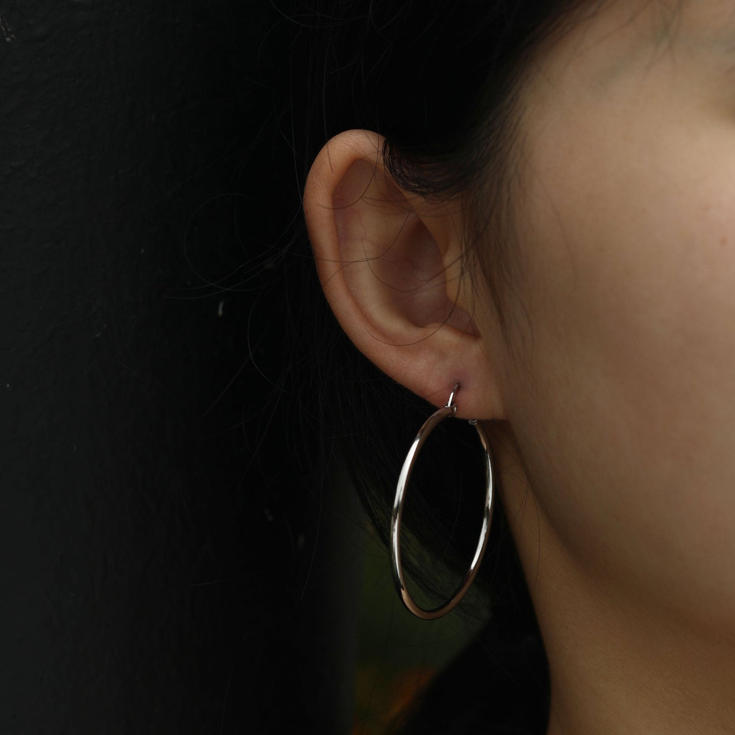 BIANCA Silver : Créoles rondes classiques essentielles pour tous les jours. Disponibles en 7 tailles – de 1 cm à 6 cm