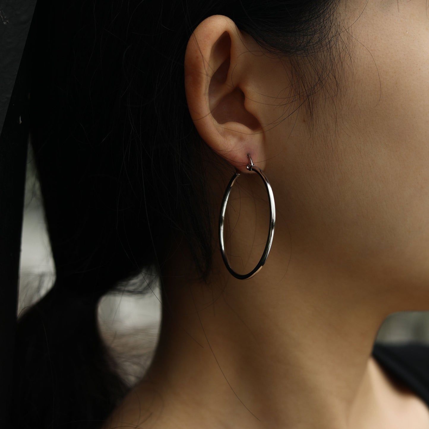 BIANCA Silver : Créoles rondes classiques essentielles pour tous les jours. Disponibles en 7 tailles – de 1 cm à 6 cm