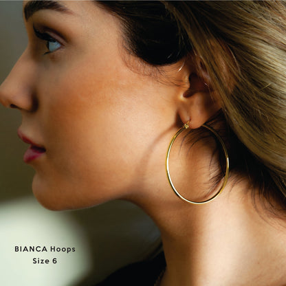 Style BIANCA Doré : Créoles Dorées Classiques Essentielles Quotidiennes. Disponibles en 7 Tailles – de 1 cm à 6 cm