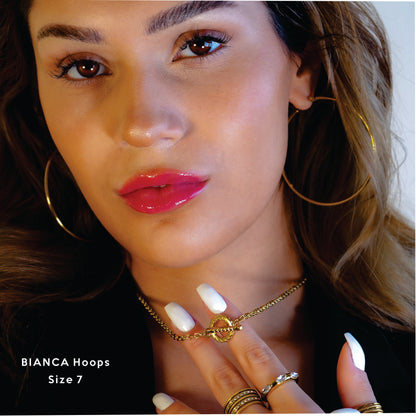 Style BIANCA Doré : Créoles Dorées Classiques Essentielles Quotidiennes. Disponibles en 7 Tailles – de 1 cm à 6 cm