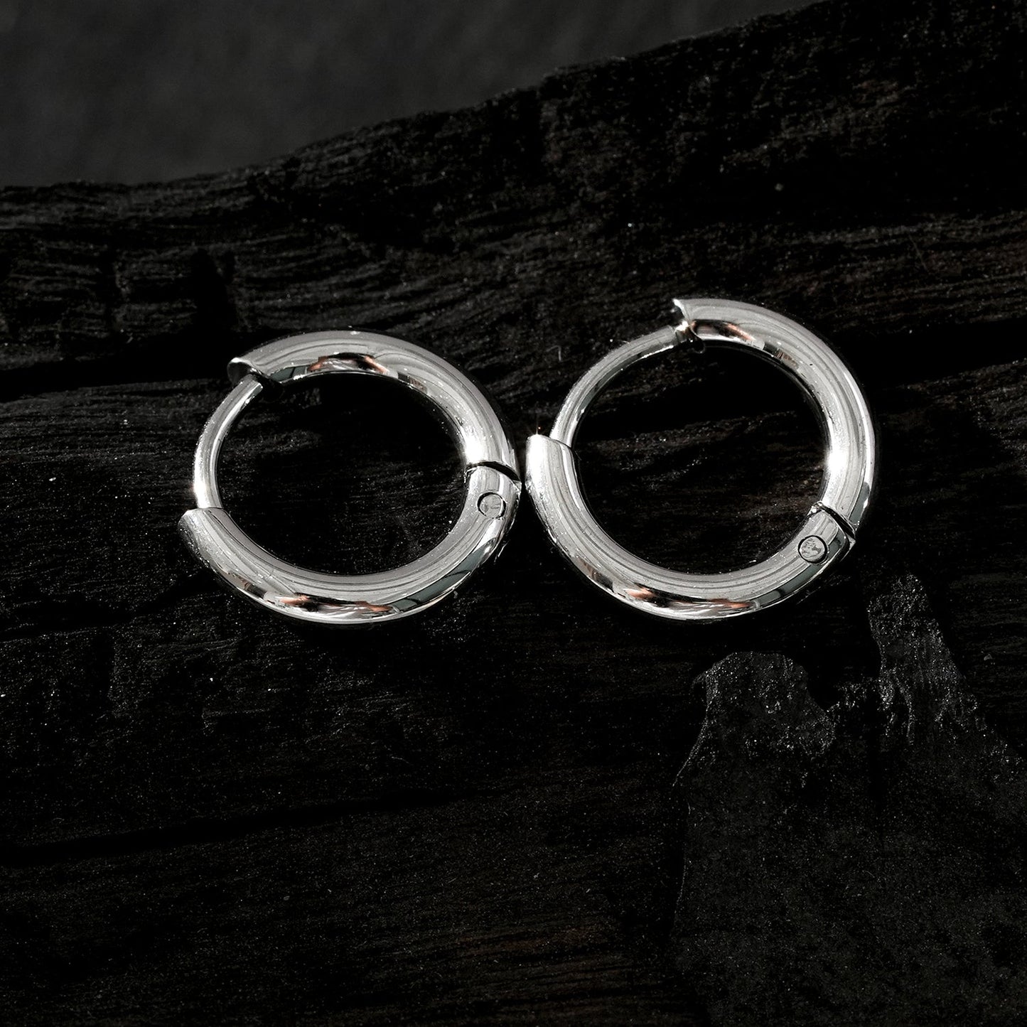 BIANCA Silver : Créoles rondes classiques essentielles pour tous les jours. Disponibles en 7 tailles – de 1 cm à 6 cm