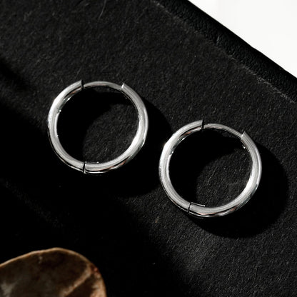 BIANCA Silver : Créoles rondes classiques essentielles pour tous les jours. Disponibles en 7 tailles – de 1 cm à 6 cm