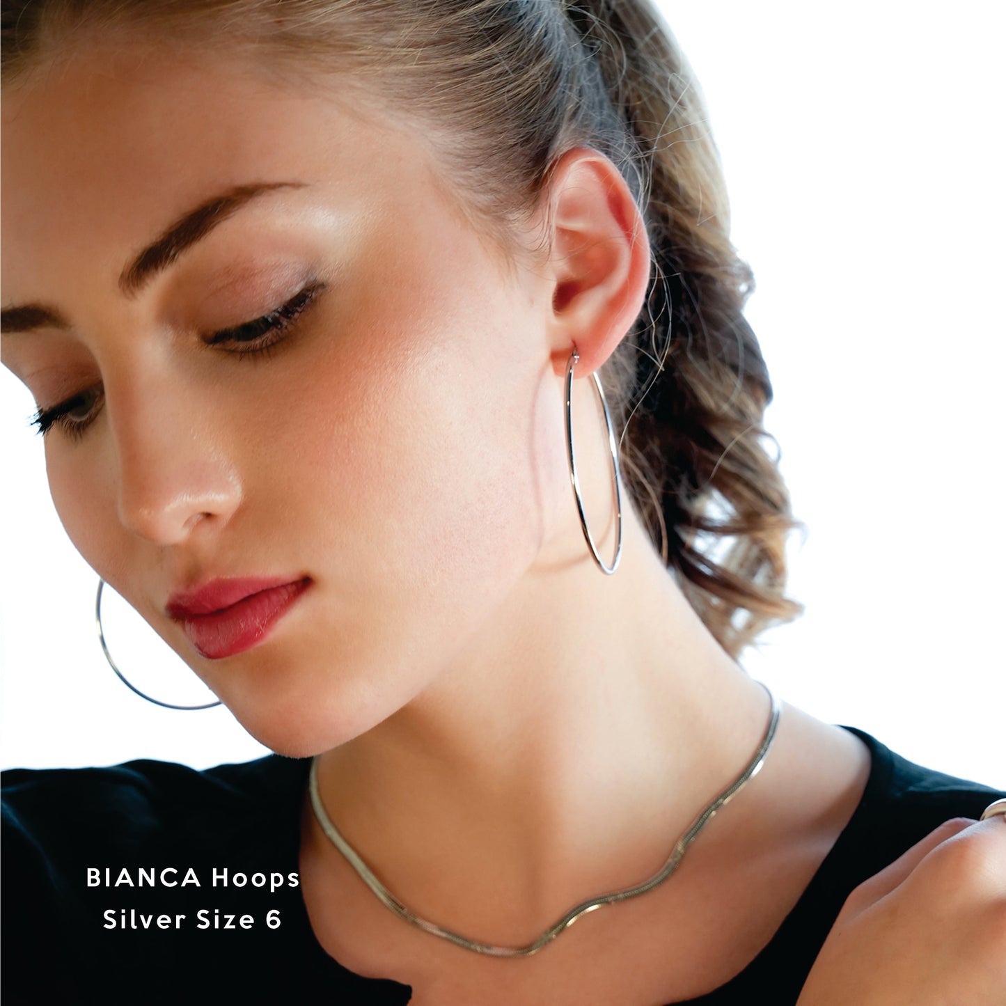 BIANCA Silver : Créoles rondes classiques essentielles pour tous les jours. Disponibles en 7 tailles – de 1 cm à 6 cm