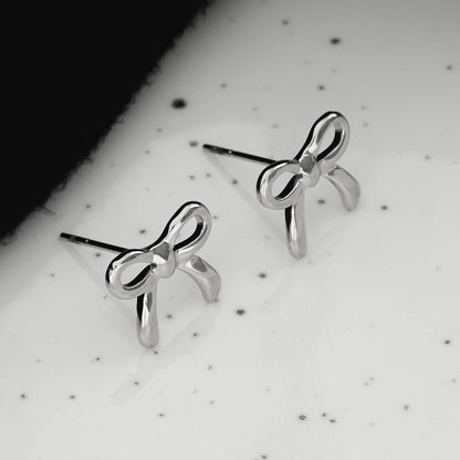 BOW: Boucles d'oreilles clous en forme de nœud, or blanc ton argent