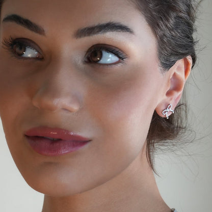 BOW: Boucles d'oreilles clous en forme de nœud, or blanc ton argent