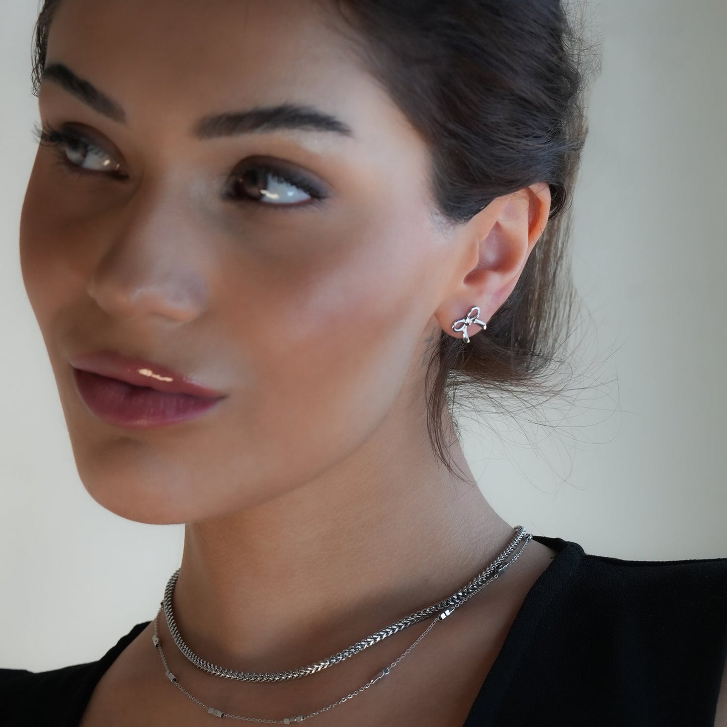 BOW: Boucles d'oreilles clous en forme de nœud, or blanc ton argent