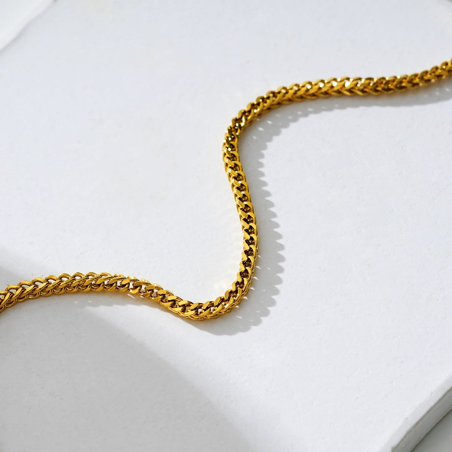 BRIELLA LG: Chaîne maille cubaine en or pour cheville