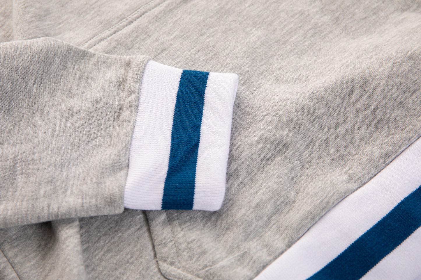 Chandail à capuchon à logo tissé en chenille de première qualité style « Muskoka » des Maple Leafs de Toronto
