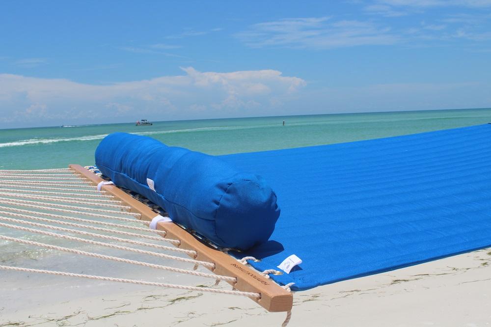 Hamac double matelassé en oléfine avec oreiller assorti - Boîte ouverte