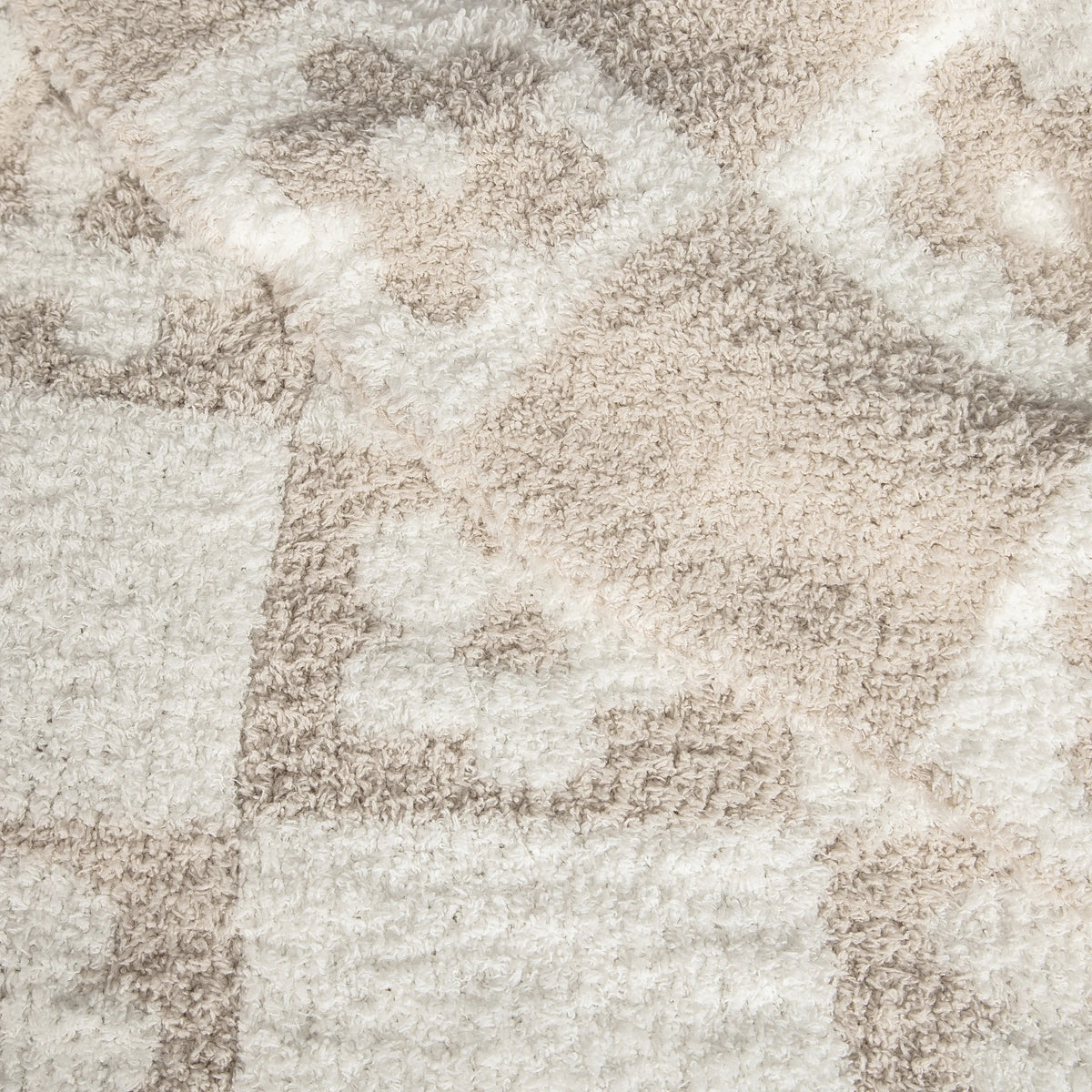 Couverture pour tout-petits imprimée Blushing Beige & White Flower Power