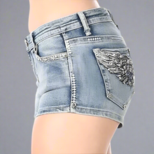 Shorts en jean Bus Stop ornés de strass et d'ailes d'ange pour femme