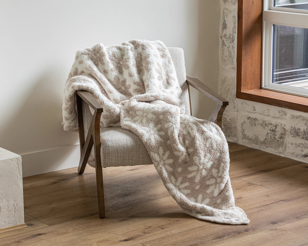 Jeté de lit allongé blanc et beige rougissant à motif marguerite