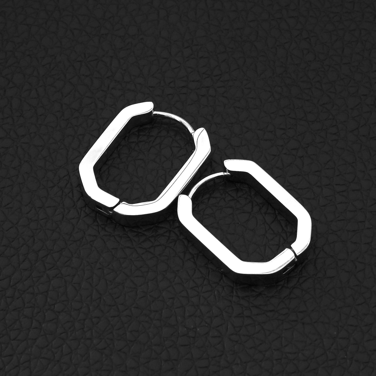 Boucles d'oreilles créoles contemporaines de forme géométrique CACCURI (Dorées et argentées)