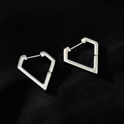 CAGLIARI : Boucles d'oreilles créoles contemporaines de forme triangulaire en or blanc (ton argenté)