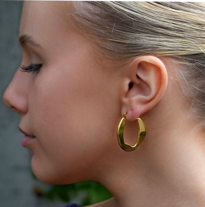 CALIXIA « Sophistication sculptée : Découvrez l'attrait des boucles d'oreilles créoles géométriques irrégulières ! ».