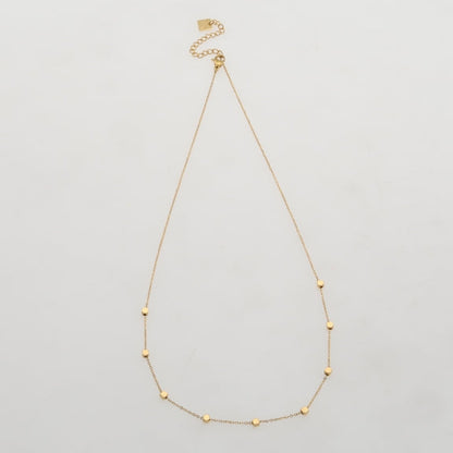 Collier en chaîne fine dorée avec perles carrées CALLA