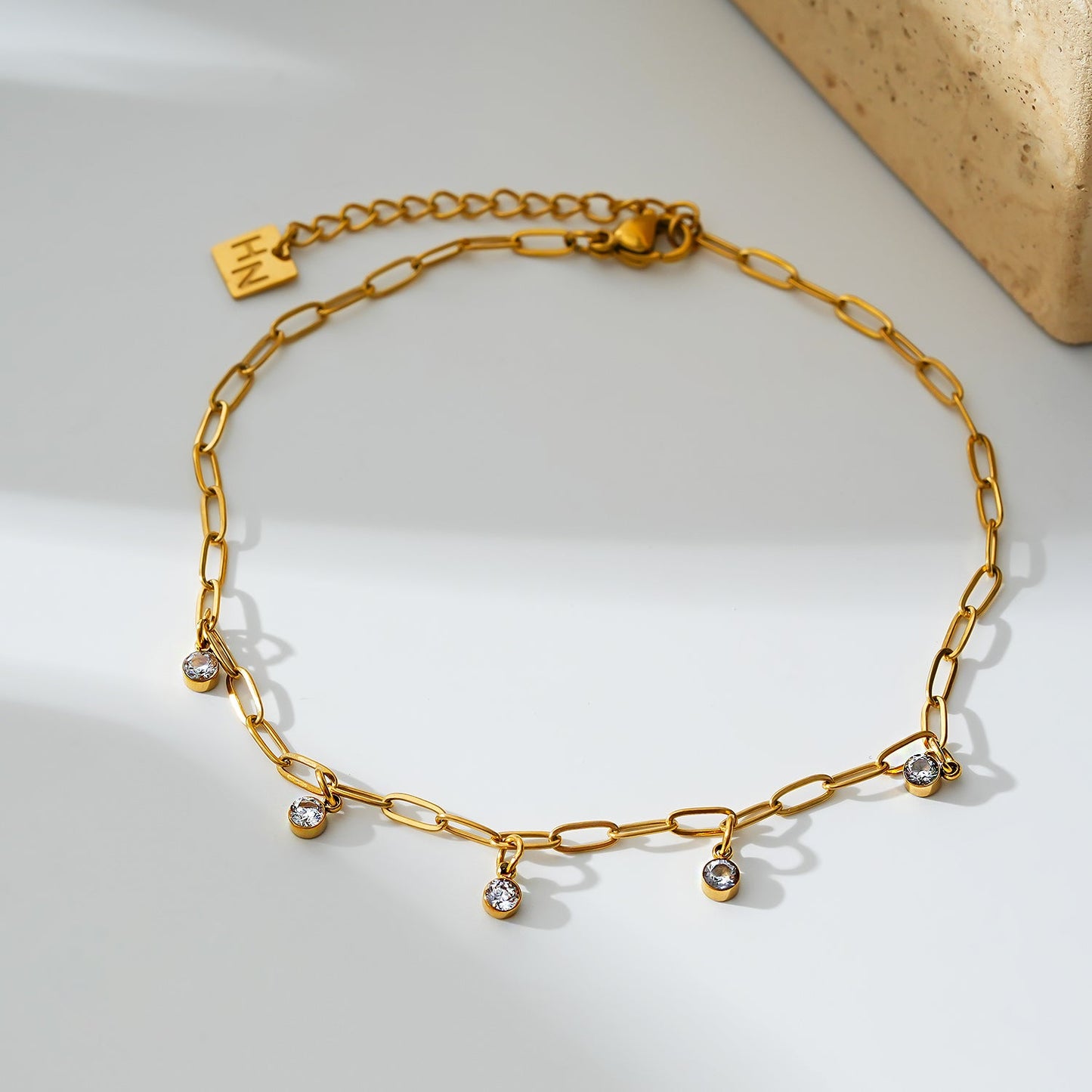 CANARI : Chaîne de cheville mini trombone avec charms zircone