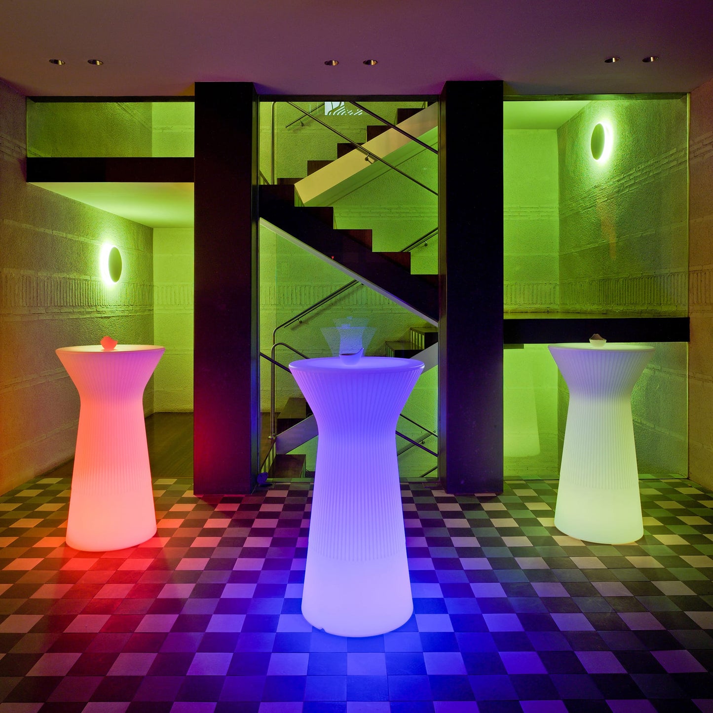 Capri 110<br> Table de bar intérieure et extérieure